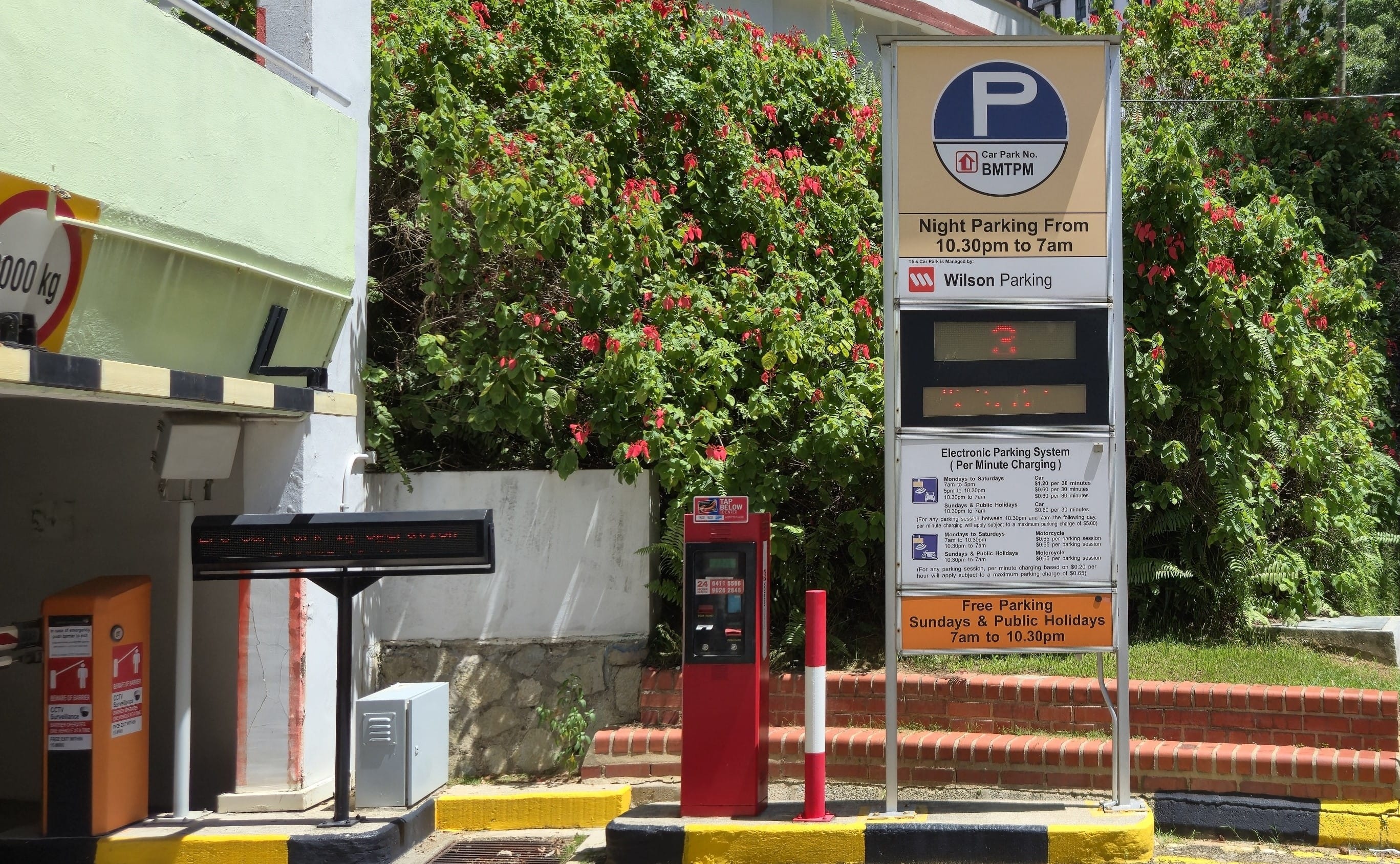 Car park gantry signage (left) and car park availability and rates signage (right).